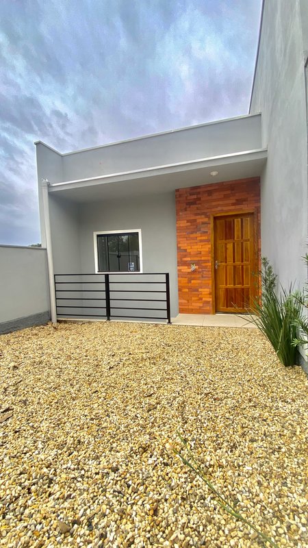 CASA COM 2 DORMITÓRIOS NO BAIRRO PAQUETÁ - Brusque - 