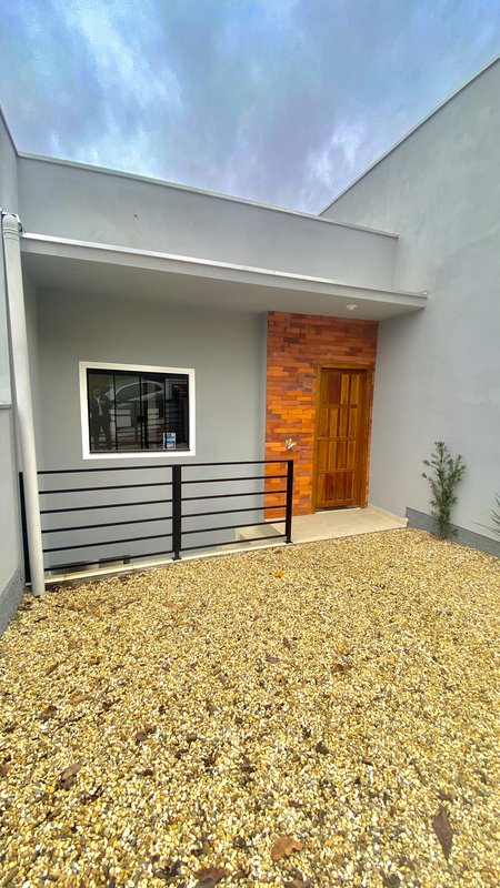 CASA COM 2 DORMITÓRIOS NO BAIRRO PAQUETÁ - Brusque - 