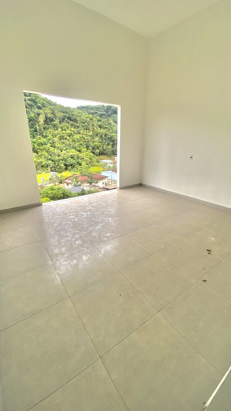 CASA COM 2 DORMITÓRIOS NO BAIRRO PAQUETÁ - Brusque - 