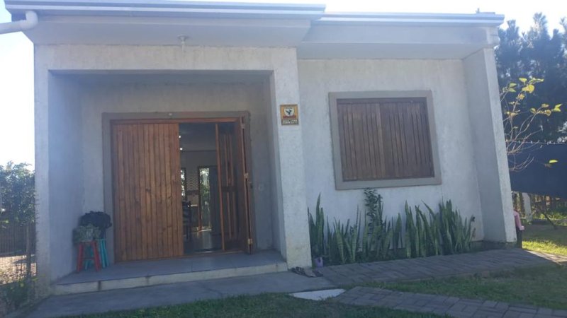 Casa com 2 quartos, demais peças, PODE FINANCIAR, no Village, em Capão Novo Rua Jasmim Capão da Canoa - 