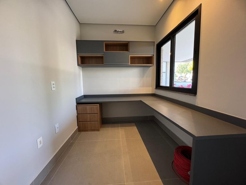 LINDA CASA ASSOBRADADA COM PROJETO EXCLUSIVO DE CAROLINA CAMOLEZI Rua Irmã Mariana Figueiredo Valinhos - 