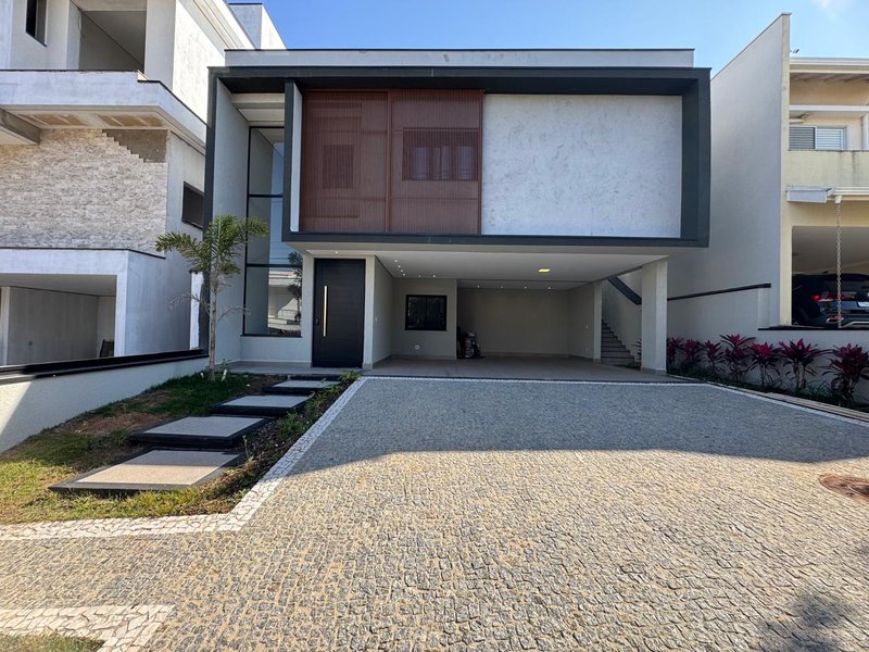 LINDA CASA ASSOBRADADA COM PROJETO EXCLUSIVO DE CAROLINA CAMOLEZI Rua Irmã Mariana Figueiredo Valinhos - 