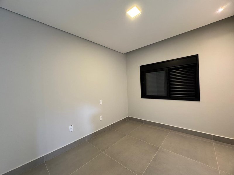 LINDA CASA ASSOBRADADA COM PROJETO EXCLUSIVO DE CAROLINA CAMOLEZI Rua Irmã Mariana Figueiredo Valinhos - 