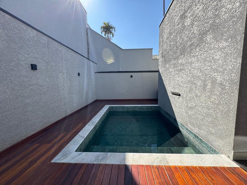 LINDA CASA ASSOBRADADA COM PROJETO EXCLUSIVO DE CAROLINA CAMOLEZI Rua Irmã Mariana Figueiredo Valinhos - 