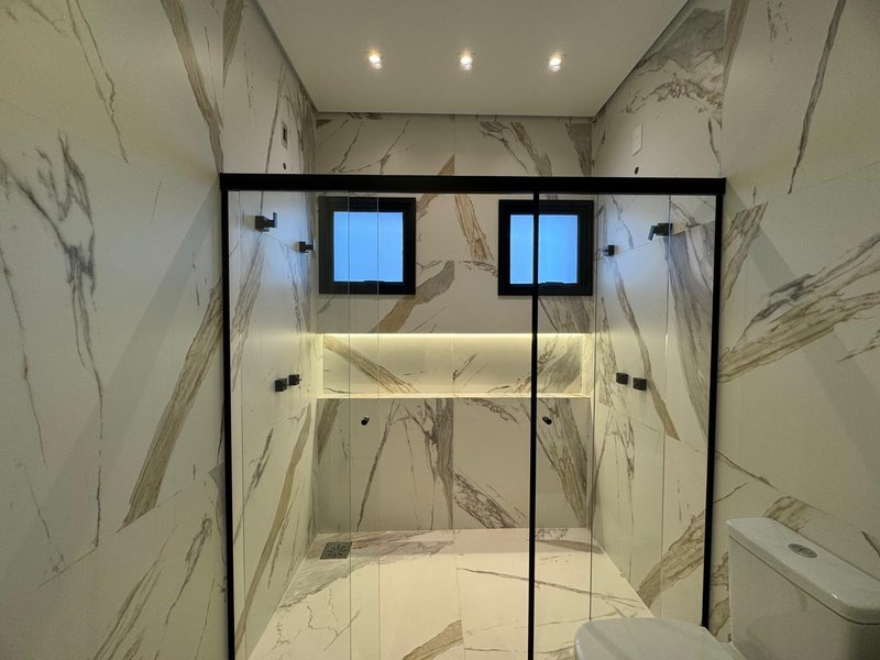 LINDA CASA ASSOBRADADA COM PROJETO EXCLUSIVO DE CAROLINA CAMOLEZI Rua Irmã Mariana Figueiredo Valinhos - 