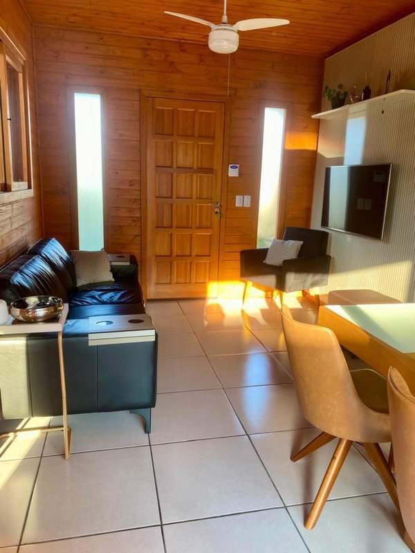 Casa MOBILIADA com 3 quartos, demais peças, amplo terreno em Capão Novo Rua Mimo de Venus Capão da Canoa - 