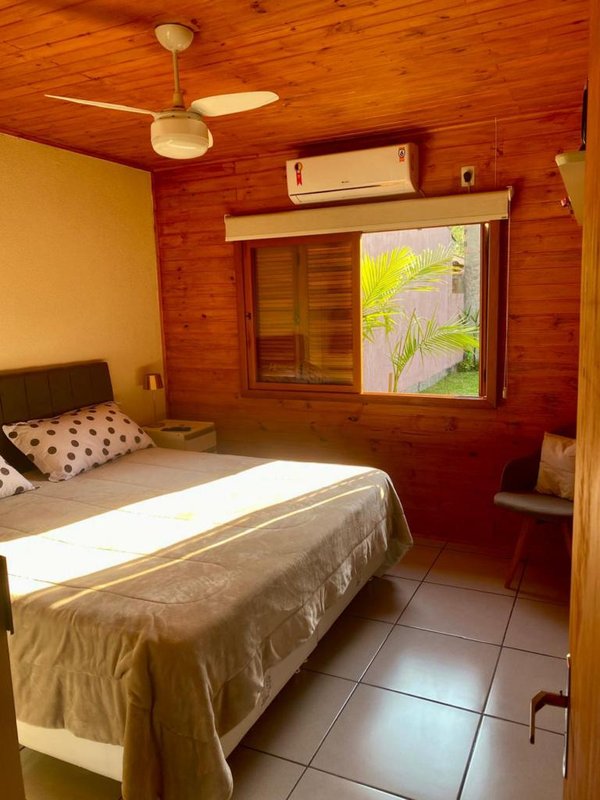 Casa MOBILIADA com 3 quartos, demais peças, amplo terreno em Capão Novo Rua Mimo de Venus Capão da Canoa - 