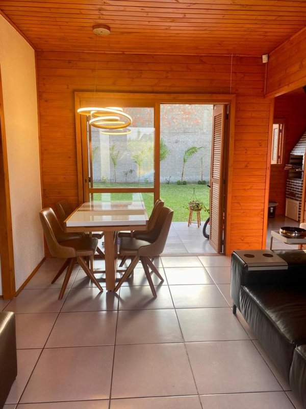 Casa MOBILIADA com 3 quartos, demais peças, amplo terreno em Capão Novo Rua Mimo de Venus Capão da Canoa - 