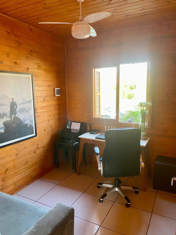 Casa MOBILIADA com 3 quartos, demais peças, amplo terreno em Capão Novo Rua Mimo de Venus Capão da Canoa - 