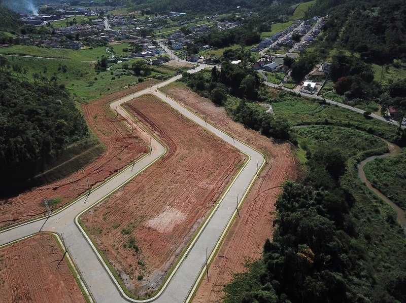 TERRENO EM LOTEAMENTO NO CEDRO ALTO - Brusque - 