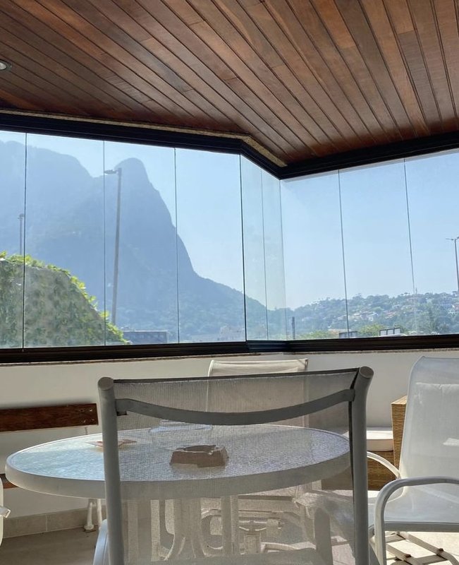 Apartamento reformado no Jardim Oceânico - Rio de Janeiro - 