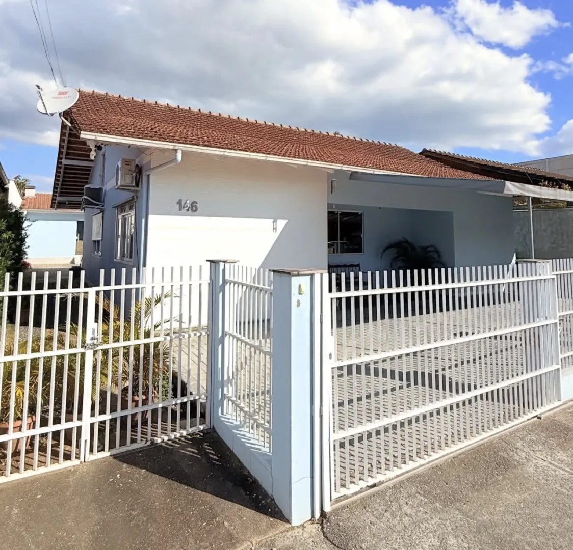 Casa contendo 4 Quartos  Timbó - 