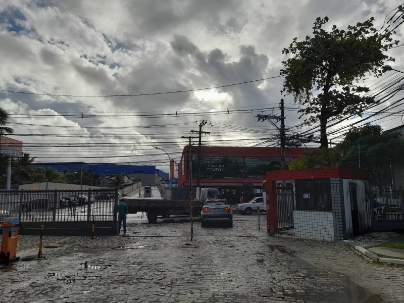 Sala Comercial à Venda em Vilas do Atlântico (INDISPONÍVEL) Avenida Luiz Tarquínio Pontes Lauro de Freitas - 