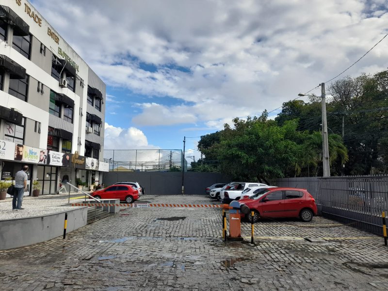 Sala Comercial à Venda em Vilas do Atlântico (INDISPONÍVEL) Avenida Luiz Tarquínio Pontes Lauro de Freitas - 