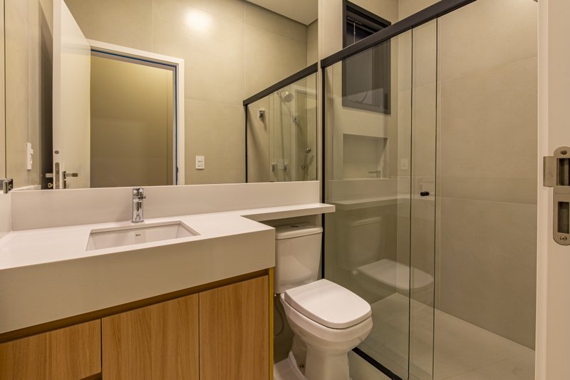 CASA T&Eacute;RREA EM FASE DE OBRA NA REGI&Atilde;O DO ALPHAVILLE, ACEITA PERMUTA Avenida Marcelo Fiolo Pupo de Campos Ferreira Campinas - 