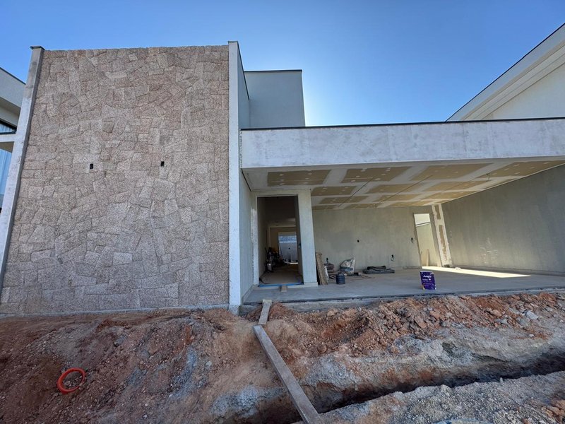 CASA TÉRREA EM FASE DE OBRA NA REGIÃO DO ALPHAVILLE, ACEITA PERMUTA Avenida Marcelo Fiolo Pupo de Campos Ferreira Campinas - 