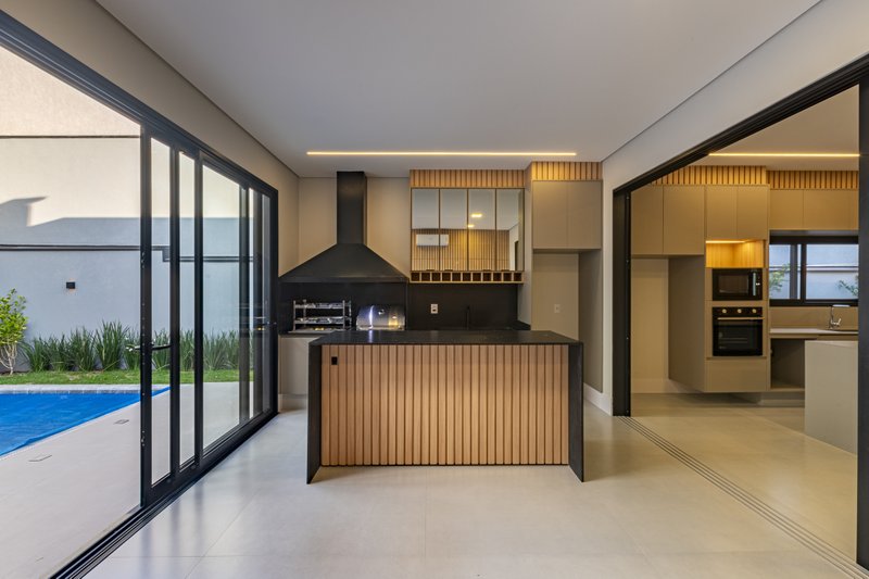 CASA T&Eacute;RREA EM FASE DE OBRA NA REGI&Atilde;O DO ALPHAVILLE, ACEITA PERMUTA Avenida Marcelo Fiolo Pupo de Campos Ferreira Campinas - 