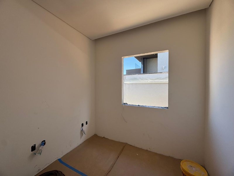 CASA TÉRREA EM FASE DE OBRA NA REGIÃO DO ALPHAVILLE, ACEITA PERMUTA Avenida Marcelo Fiolo Pupo de Campos Ferreira Campinas - 
