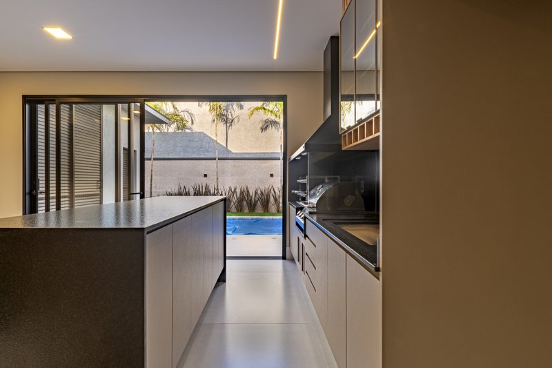 CASA T&Eacute;RREA EM FASE DE OBRA NA REGI&Atilde;O DO ALPHAVILLE, ACEITA PERMUTA Avenida Marcelo Fiolo Pupo de Campos Ferreira Campinas - 