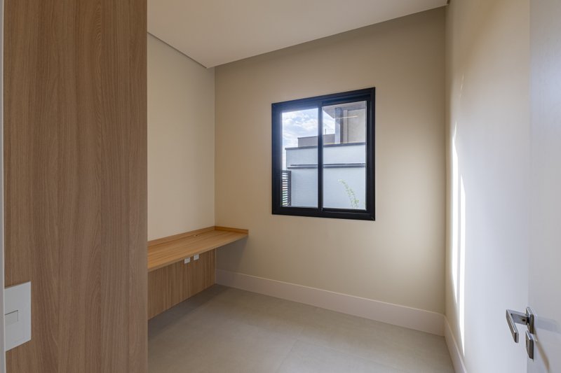 CASA T&Eacute;RREA EM FASE DE OBRA NA REGI&Atilde;O DO ALPHAVILLE, ACEITA PERMUTA Avenida Marcelo Fiolo Pupo de Campos Ferreira Campinas - 