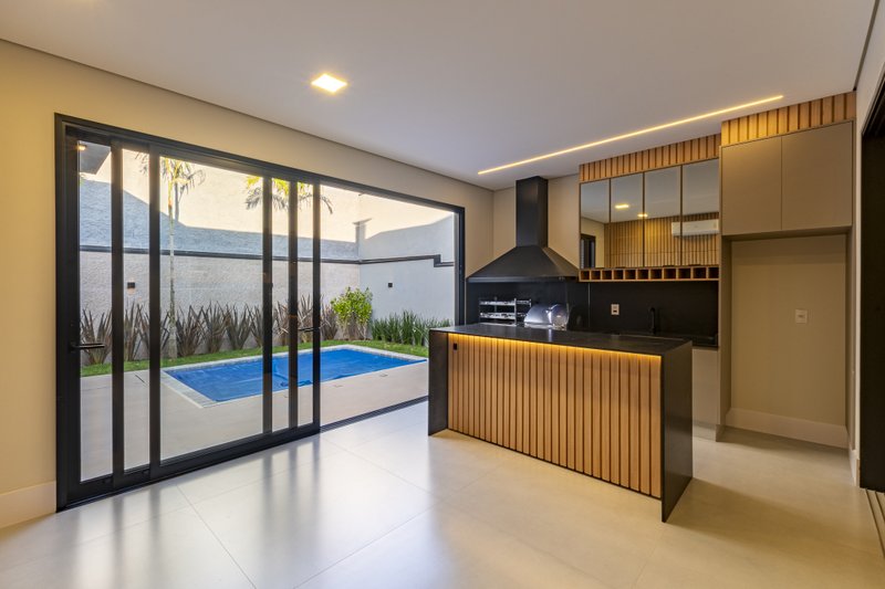 CASA T&Eacute;RREA EM FASE DE OBRA NA REGI&Atilde;O DO ALPHAVILLE, ACEITA PERMUTA Avenida Marcelo Fiolo Pupo de Campos Ferreira Campinas - 