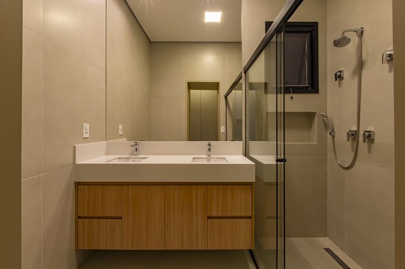 CASA T&Eacute;RREA EM FASE DE OBRA NA REGI&Atilde;O DO ALPHAVILLE, ACEITA PERMUTA Avenida Marcelo Fiolo Pupo de Campos Ferreira Campinas - 