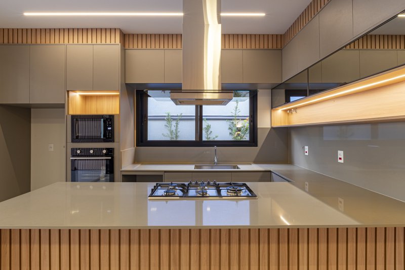 CASA T&Eacute;RREA EM FASE DE OBRA NA REGI&Atilde;O DO ALPHAVILLE, ACEITA PERMUTA Avenida Marcelo Fiolo Pupo de Campos Ferreira Campinas - 