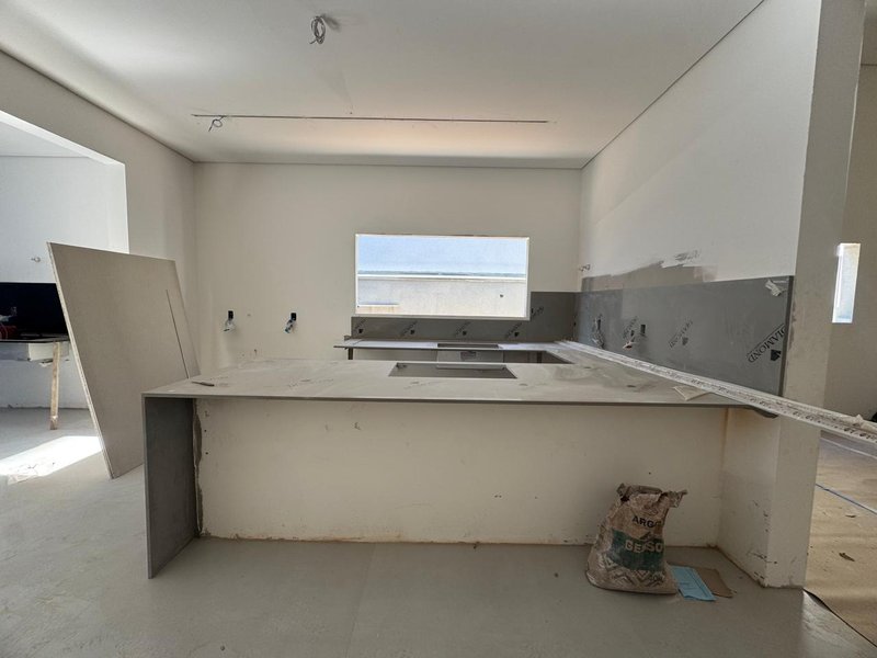 CASA TÉRREA EM FASE DE OBRA NA REGIÃO DO ALPHAVILLE, ACEITA PERMUTA Avenida Marcelo Fiolo Pupo de Campos Ferreira Campinas - 