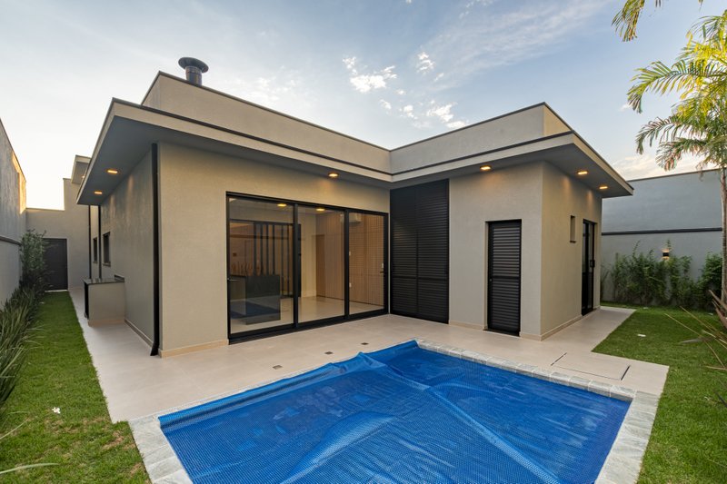 CASA T&Eacute;RREA EM FASE DE OBRA NA REGI&Atilde;O DO ALPHAVILLE, ACEITA PERMUTA Avenida Marcelo Fiolo Pupo de Campos Ferreira Campinas - 