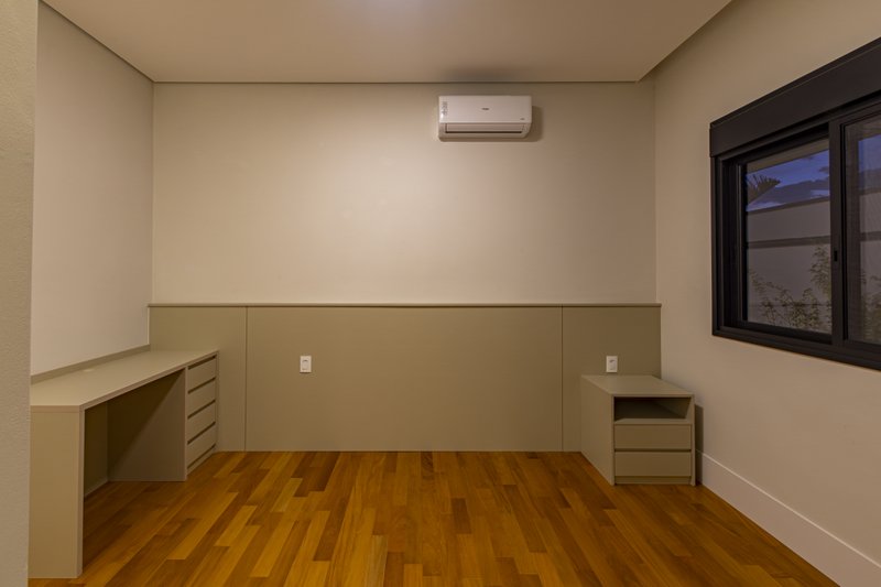 CASA T&Eacute;RREA EM FASE DE OBRA NA REGI&Atilde;O DO ALPHAVILLE, ACEITA PERMUTA Avenida Marcelo Fiolo Pupo de Campos Ferreira Campinas - 