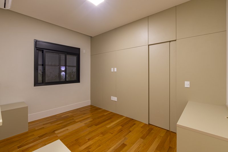 CASA T&Eacute;RREA EM FASE DE OBRA NA REGI&Atilde;O DO ALPHAVILLE, ACEITA PERMUTA Avenida Marcelo Fiolo Pupo de Campos Ferreira Campinas - 