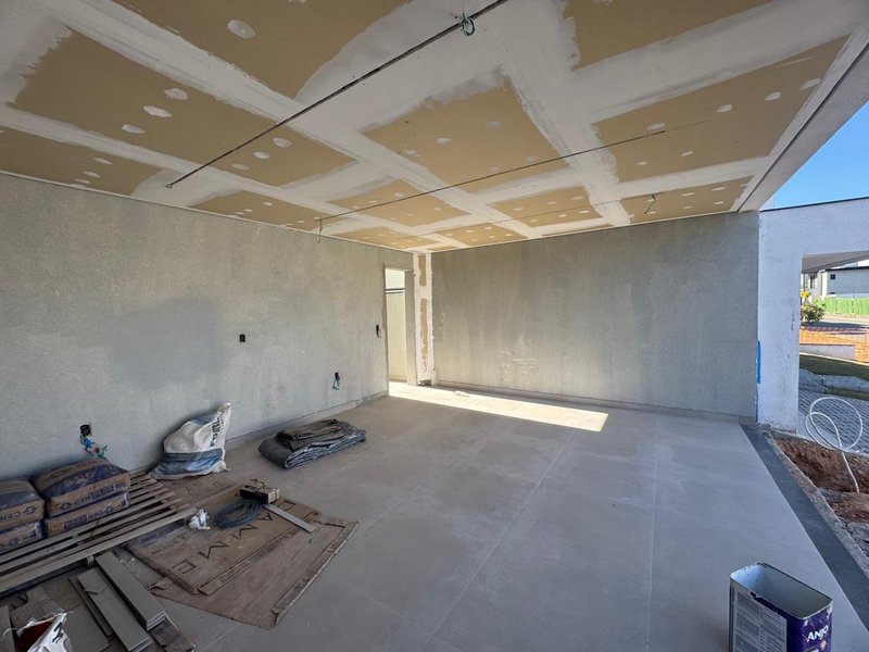CASA TÉRREA EM FASE DE OBRA NA REGIÃO DO ALPHAVILLE, ACEITA PERMUTA Avenida Marcelo Fiolo Pupo de Campos Ferreira Campinas - 