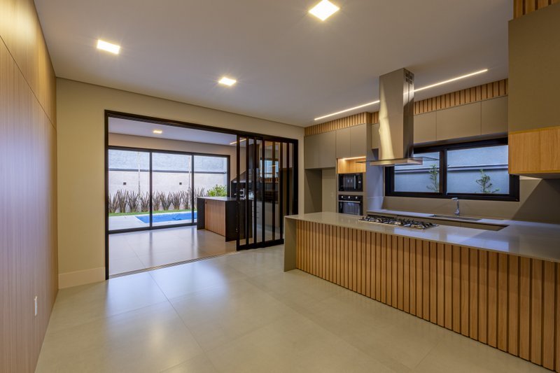 CASA T&Eacute;RREA EM FASE DE OBRA NA REGI&Atilde;O DO ALPHAVILLE, ACEITA PERMUTA Avenida Marcelo Fiolo Pupo de Campos Ferreira Campinas - 