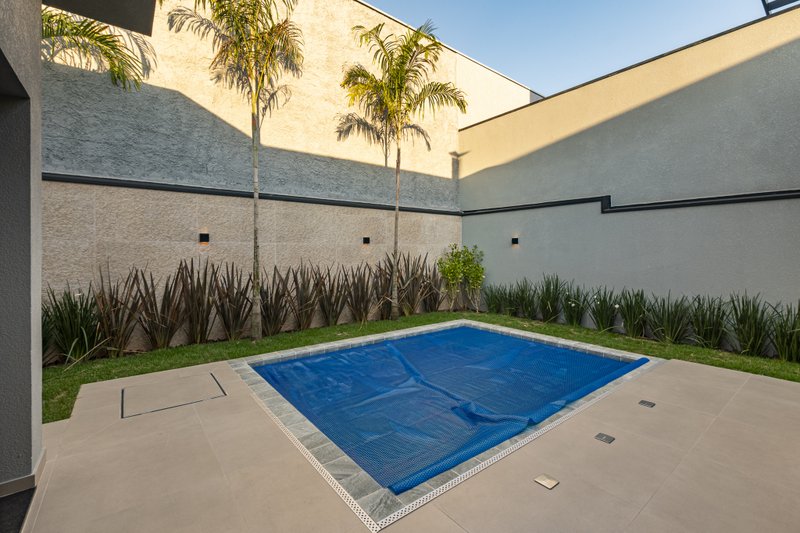 CASA T&Eacute;RREA EM FASE DE OBRA NA REGI&Atilde;O DO ALPHAVILLE, ACEITA PERMUTA Avenida Marcelo Fiolo Pupo de Campos Ferreira Campinas - 