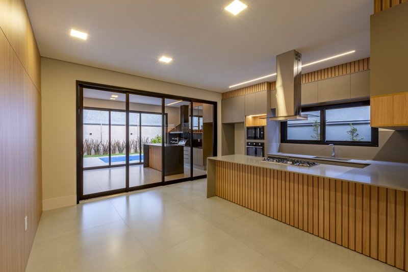 CASA T&Eacute;RREA EM FASE DE OBRA NA REGI&Atilde;O DO ALPHAVILLE, ACEITA PERMUTA Avenida Marcelo Fiolo Pupo de Campos Ferreira Campinas - 