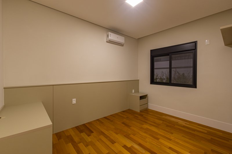 CASA T&Eacute;RREA EM FASE DE OBRA NA REGI&Atilde;O DO ALPHAVILLE, ACEITA PERMUTA Avenida Marcelo Fiolo Pupo de Campos Ferreira Campinas - 