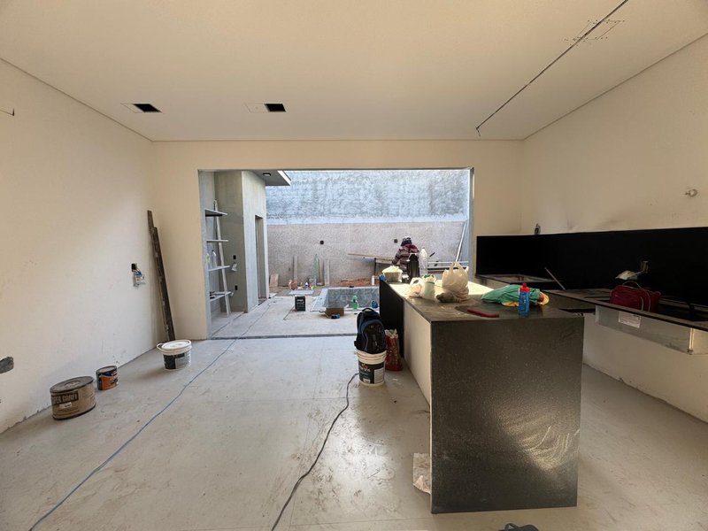 CASA TÉRREA EM FASE DE OBRA NA REGIÃO DO ALPHAVILLE, ACEITA PERMUTA Avenida Marcelo Fiolo Pupo de Campos Ferreira Campinas - 
