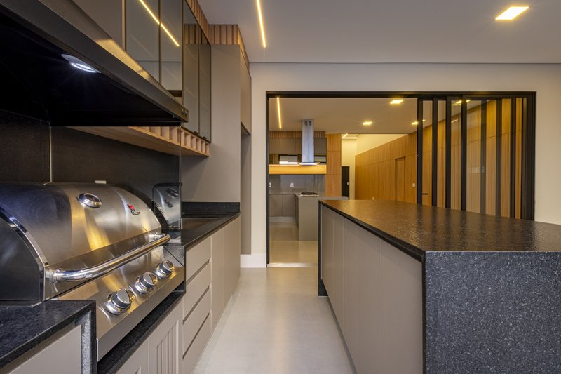 CASA T&Eacute;RREA EM FASE DE OBRA NA REGI&Atilde;O DO ALPHAVILLE, ACEITA PERMUTA Avenida Marcelo Fiolo Pupo de Campos Ferreira Campinas - 