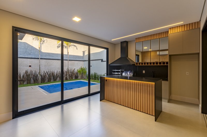 CASA T&Eacute;RREA EM FASE DE OBRA NA REGI&Atilde;O DO ALPHAVILLE, ACEITA PERMUTA Avenida Marcelo Fiolo Pupo de Campos Ferreira Campinas - 