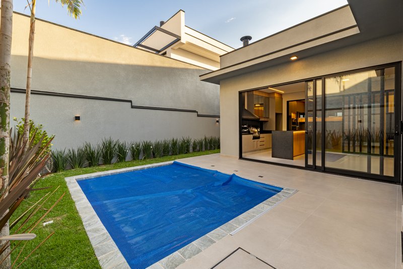 CASA T&Eacute;RREA EM FASE DE OBRA NA REGI&Atilde;O DO ALPHAVILLE, ACEITA PERMUTA Avenida Marcelo Fiolo Pupo de Campos Ferreira Campinas - 