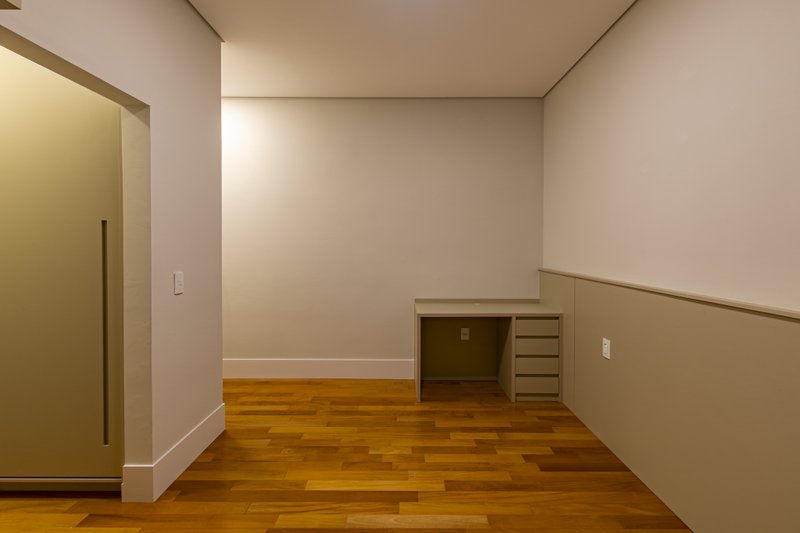 CASA T&Eacute;RREA EM FASE DE OBRA NA REGI&Atilde;O DO ALPHAVILLE, ACEITA PERMUTA Avenida Marcelo Fiolo Pupo de Campos Ferreira Campinas - 