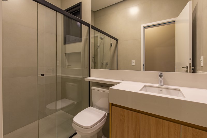 CASA T&Eacute;RREA EM FASE DE OBRA NA REGI&Atilde;O DO ALPHAVILLE, ACEITA PERMUTA Avenida Marcelo Fiolo Pupo de Campos Ferreira Campinas - 