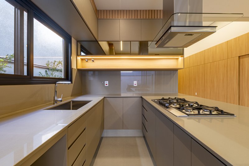 CASA T&Eacute;RREA EM FASE DE OBRA NA REGI&Atilde;O DO ALPHAVILLE, ACEITA PERMUTA Avenida Marcelo Fiolo Pupo de Campos Ferreira Campinas - 