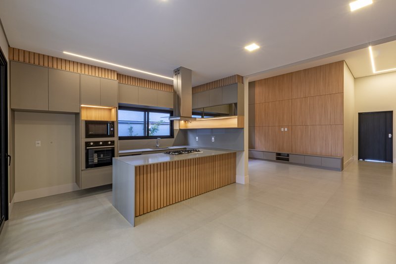 CASA T&Eacute;RREA EM FASE DE OBRA NA REGI&Atilde;O DO ALPHAVILLE, ACEITA PERMUTA Avenida Marcelo Fiolo Pupo de Campos Ferreira Campinas - 