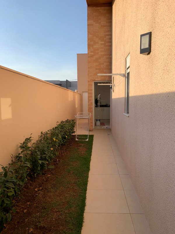 Linda Casa Térrea no Residencial Parque dos Alecrins! walter foster  Campinas - 