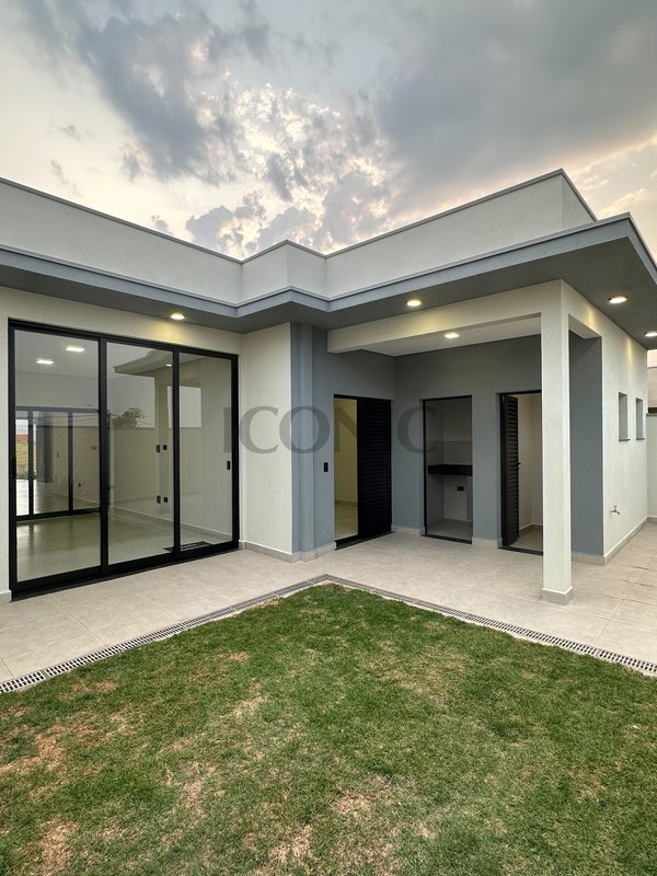 Casa Maravilhosa em Boituva, com 3 Quartos, 1 Suíte e com Móveis Planejados em Condomínio - Boituva - 