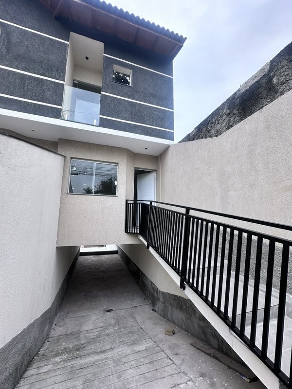 BELO IMOVEL EM CAIEIRAS - 2 SUITES e 3 VAGAS Rua Luiz Decresci Caieiras - 