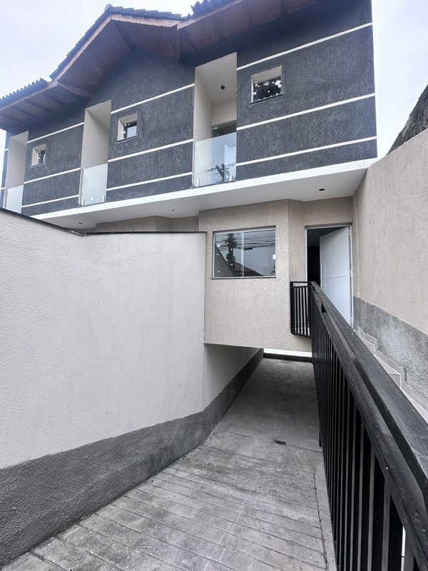 BELO IMOVEL EM CAIEIRAS - 2 SUITES e 3 VAGAS Rua Luiz Decresci Caieiras - 