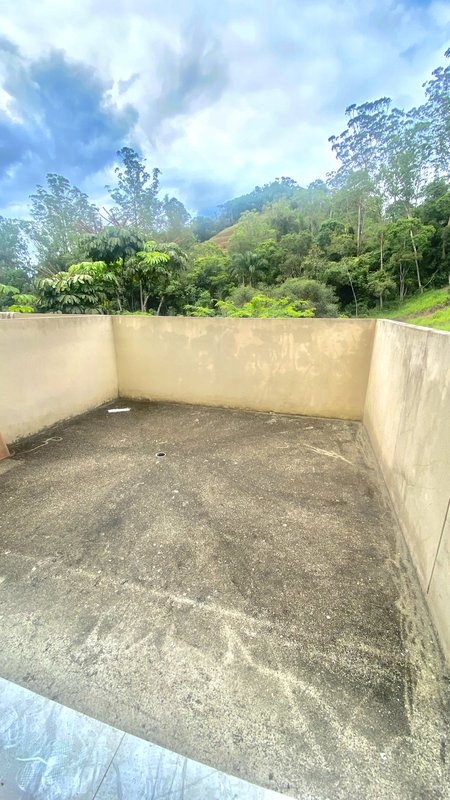 SOBRADO COM 2 SUÍTES NA ÁGUAS CLARAS - Brusque - 