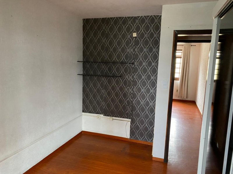 APARTAMENTO COM 1 SUÍTE MAIS 2 DORMITÓRIOS NO CENTRO - Brusque - 